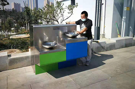 四川成都：安装公共直饮水机，免费用水
