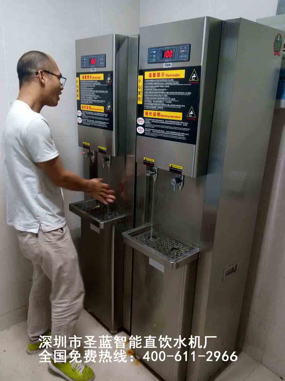 随着秋天的过去，冬天到来，天气开始变得寒冷，对电热开水器的需求也越加强烈，虽然目前市场上的步进式电热开水器产品很多，但是客户怎么选择步进式电热开水器品牌也是要考虑的问题。圣蓝智能电热开水器厂家作为国内知名的电热开水器生产厂家，下面由小编为大家介绍一下该如何选择电热开水器厂家。